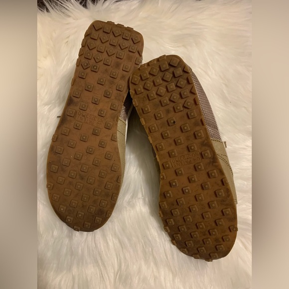 Nikes Shoes (Ladies) - Picture 4 of 6